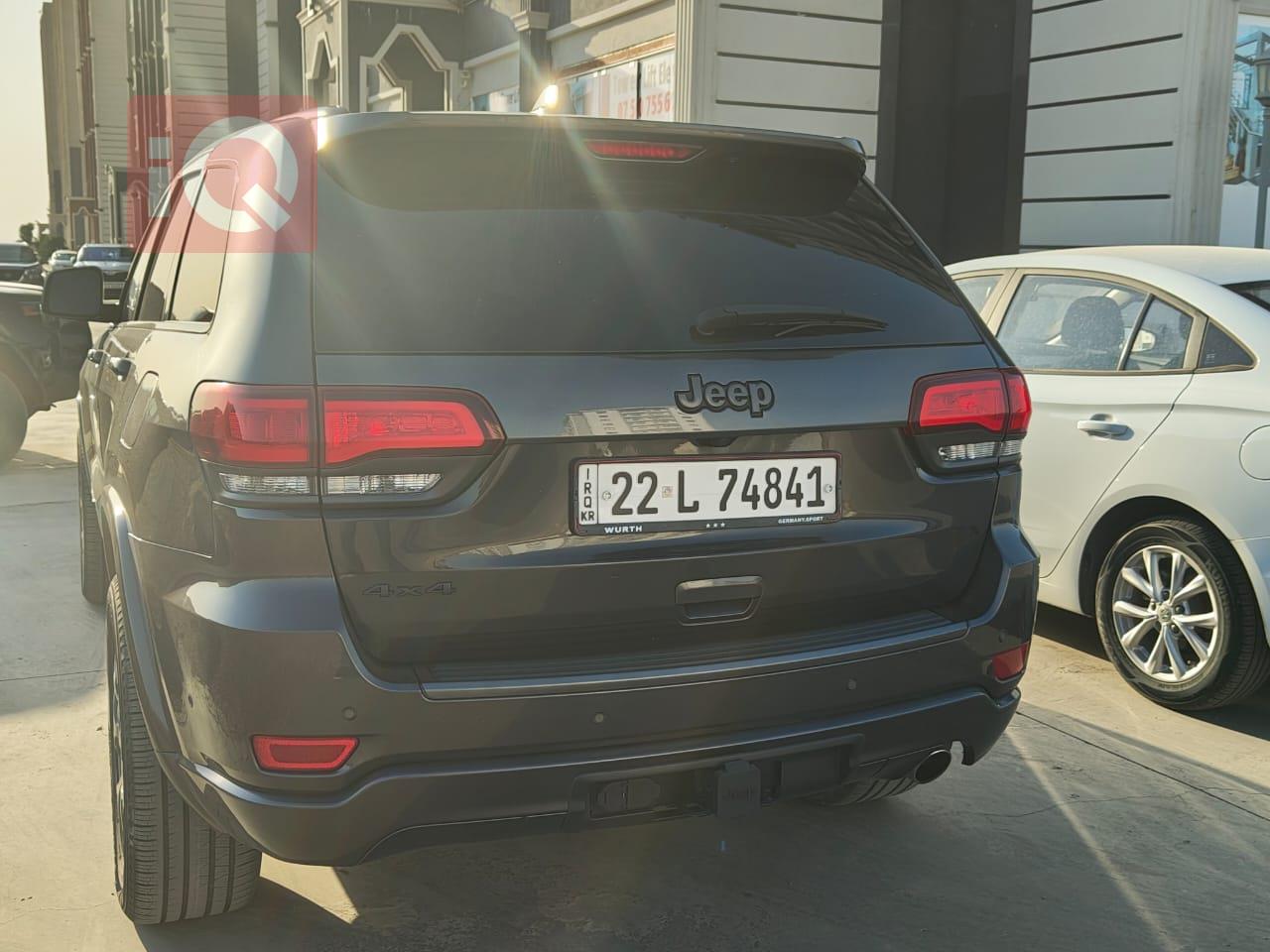جیپ گراند شیرۆکی